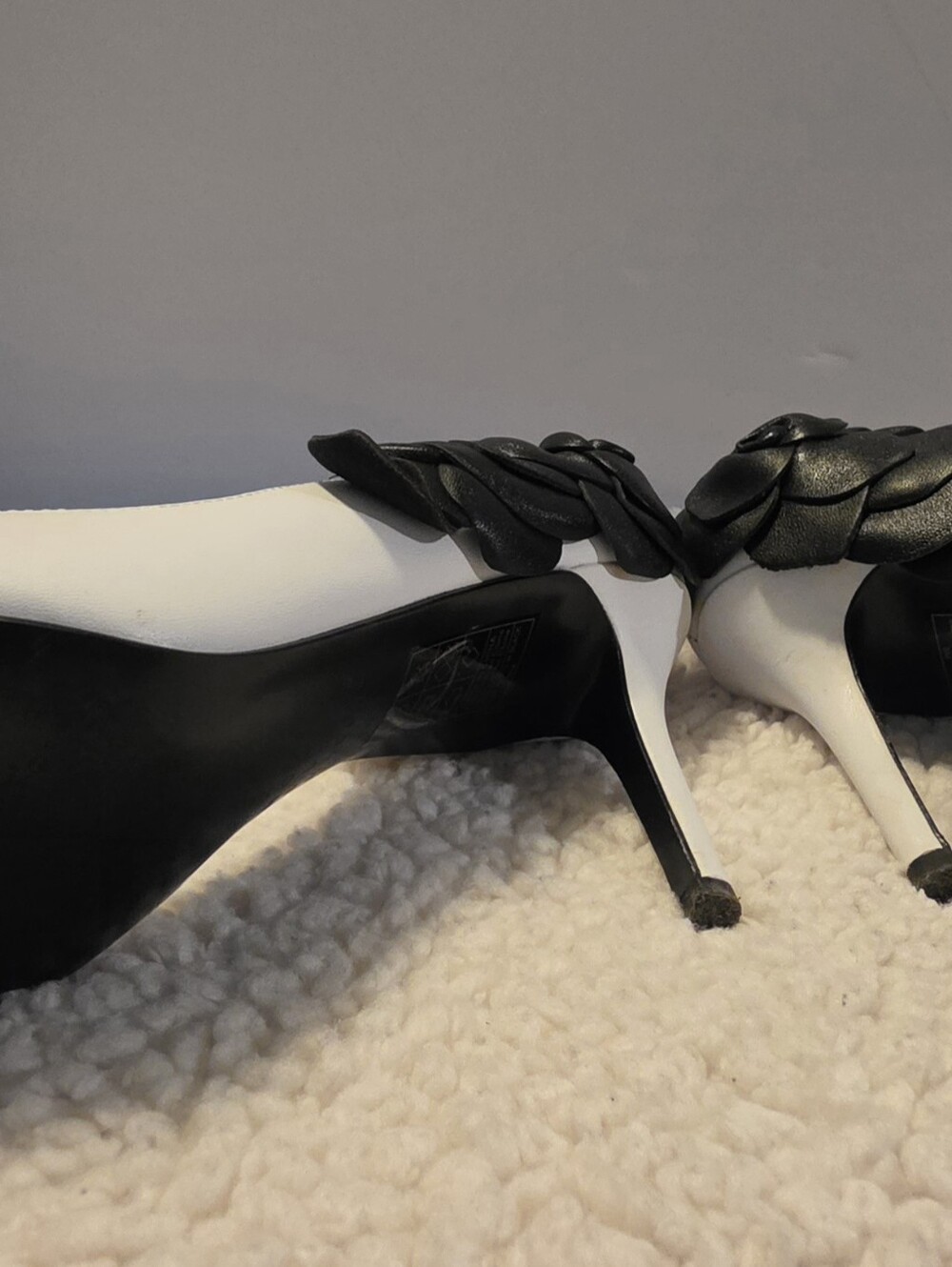 White House Black Market White Pointed Pumps with Black Knot Accent - Picture 7 of 13